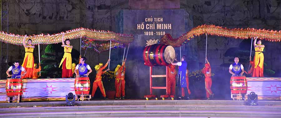  Lễ hội giao thừa chính thức bắt đầu. Ảnh: Nguyễn Tú