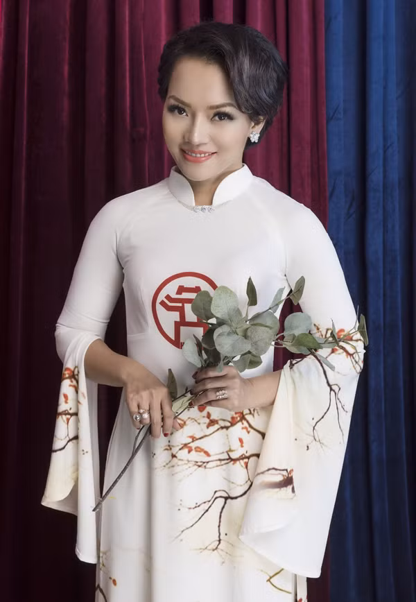 Nữ ca sĩ hy vọng có dịp được mặc áo dài, thực hiện một bộ ảnh thời trang trên đất Triều Tiên.