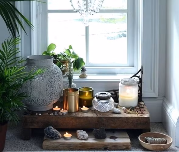  Thêm hoa hay cây xanh sẽ là ý tưởng hay nếu bạn muốn duy trì không khí mùa xuân trong nhà.