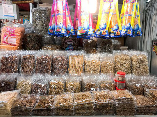 Một cửa hàng bán thực phẩm sấy Một cửa hàng bán thực phẩm sấy