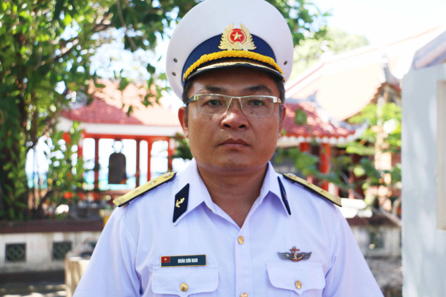 Trung tá Đoàn Sơn Nam-Chính trị viên đảo Sinh Tồn. Ảnh: Quang Tấn