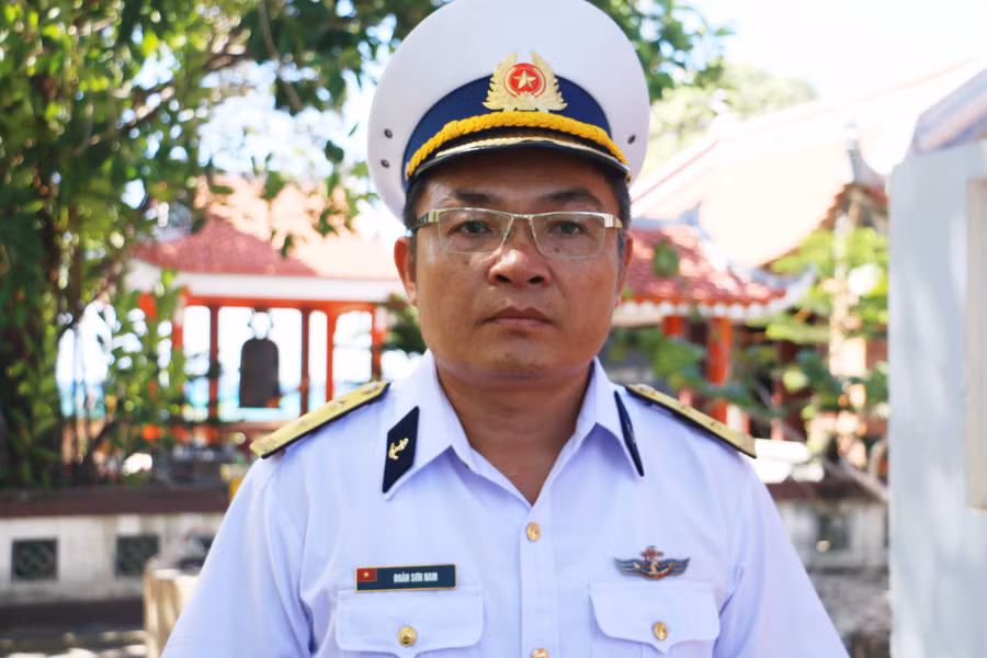 Trung tá Đoàn Sơn Nam-Chính trị viên đảo Sinh Tồn. Ảnh: Quang Tấn