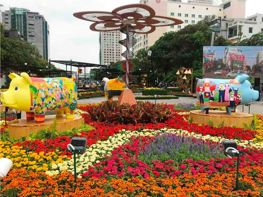  Đường hoa Tết Kỷ Hợi 2019 sẽ khoác lên mình chiếc áo mùa xuân rực rỡ mới với những đại cảnh, tiểu cảnh được sắp đặt đầy tính nghệ thuật.