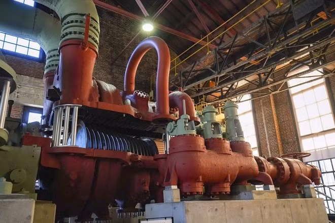  Mitsubishi Nagasaki Former Pattern Shop nay là bảo tàng về lịch sử hàng hải Nagasaki lẫn Nhật Bản. Ở đó du khách có thể tìm thấy lịch sử ngành đóng tàu ở hải cảng Nagasaki. Đây là nơi đóng tàu cho rất nhiều quốc gia trên thế giới, trong đó có những con tàu là “người hùng” trên biển.