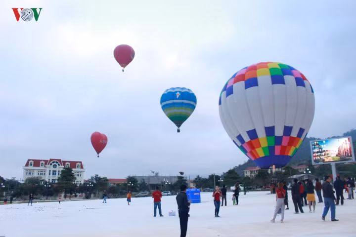 Có 3 kiểu bay như bay tự do...