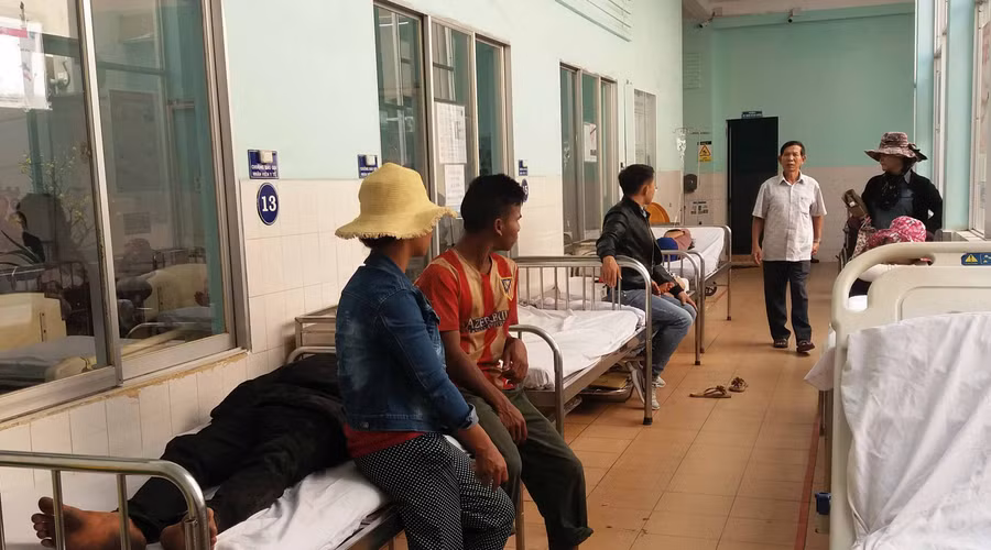 Khoa Cấp cứu- Bệnh viện Đa khoa tỉnh bố trí thêm giường bệnh để đảm bảo công tác khám chữa bệnh, cấp cứu cho bệnh nhân. Ảnh: Như Nguyện