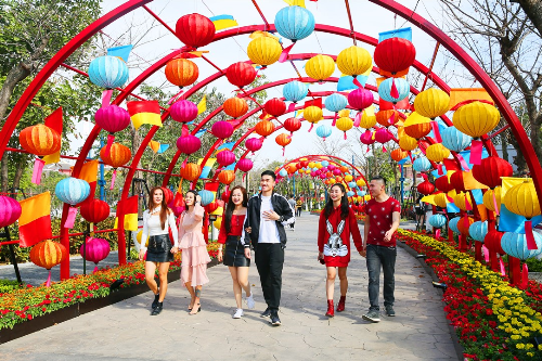 Mỗi chủ đề của lễ hội sẽ là những thước phim đầy sắc màu cảm xúc. Mỗi chủ đề của lễ hội sẽ là những thước phim đầy sắc màu cảm xúc.