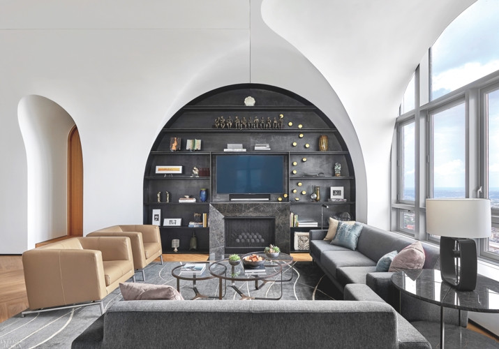 Màu xám nhạt của ghế kết hợp ăn ý với màu tường tông sẫm tạo nên tổng thể vừa hài hòa vừa nhã nhặn.