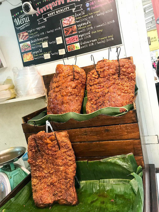 Bạn đừng quên thử món thịt heo quay nhé  Bạn đừng quên thử món thịt heo quay nhé