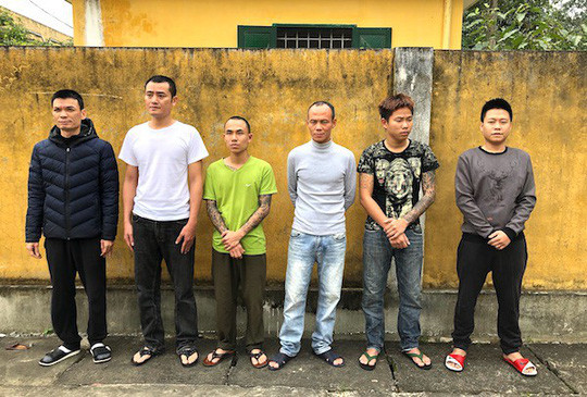  Một số đối tượng tham gia vụ hỗn chiến tại cơ quan công an - Ảnh: Cổng thông tin Công an Hà Tĩnh