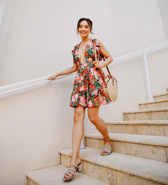 Khác với bảng phối trên, hai bạn lại thích hòa mình vào các địa điểm vui chơi và tận hưởng không khí xung quanh như thể cả thế giới chỉ của riêng hai bạn. Ảnh: @vincefurukawa, @imjennim.