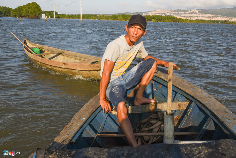 Trưởng xóm Cồn Chim, anh Hồ Văn Nhân, cho biết người dân rất thích sống ở đây bởi không khí trong lành, mát mẻ, không bụi, không tiếng ồn, không ô nhiễm môi trường. Người dân xóm Cồn Chim sống gắn bó tình làng nghĩa xóm, giúp đỡ lẫn nhau khi có chuyện vui buồn.