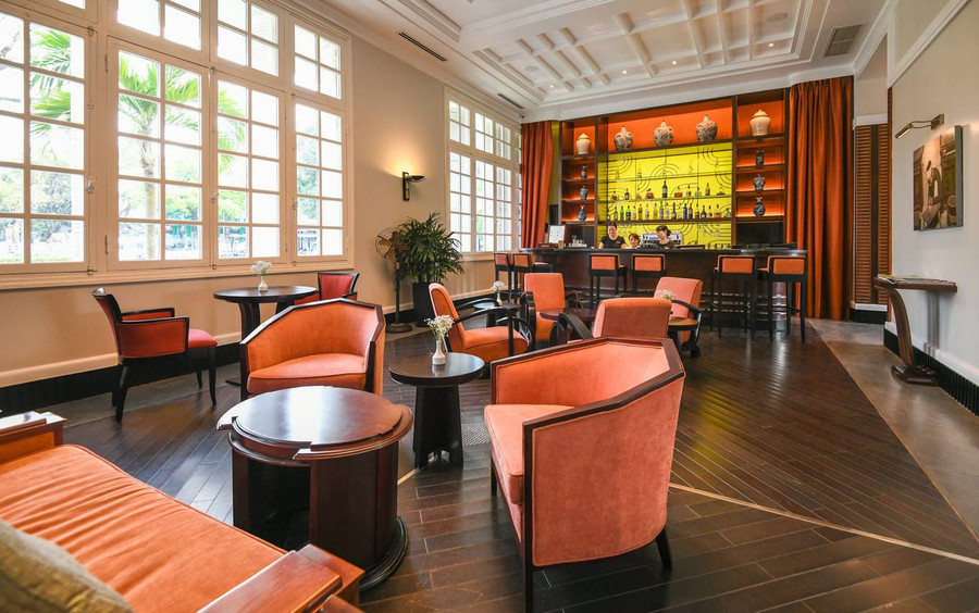  Quầy bar mới được chuyển sang bên trái của dinh thự. Từ những năm 1950 cho đến cuối thế kỷ XX, tòa nhà số 5 Lê Lợi trở thành nhà khách chính phủ, hoạt động như một khách sạn 3 sao. Vào những năm 2000, một nhà đầu tư người Pháp đã mua lại một phần khách sạn và tái phát triển, xây dựng thêm một số hạng mục như ngày nay.