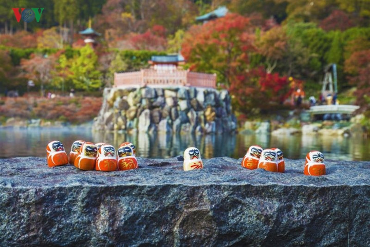  Có lẽ chính vì vậy mà ở Katsuo-ji không nơi nào là không có mặt Daruma, có thể lên tới hàng vạn con.