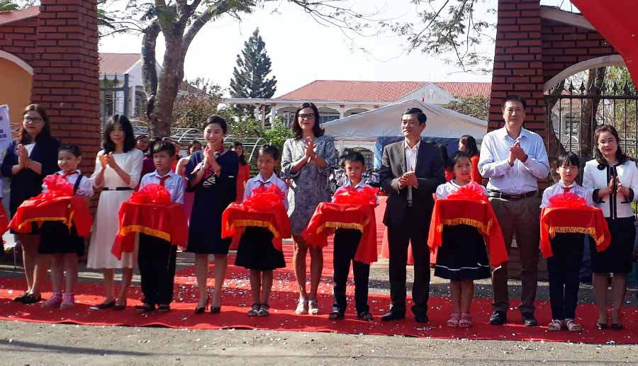 Cắt băng khánh thành mô hình trường học an toàn. Ảnh: Hoành Sơn
