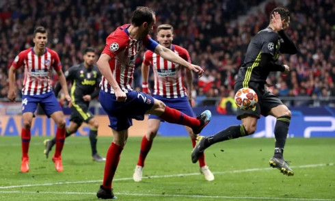 Diego Godin ấn định chiến thắng 2-0 cho Atletico Madrid. (Ảnh: Getty)  Diego Godin ấn định chiến thắng 2-0 cho Atletico Madrid. (Ảnh: Getty)