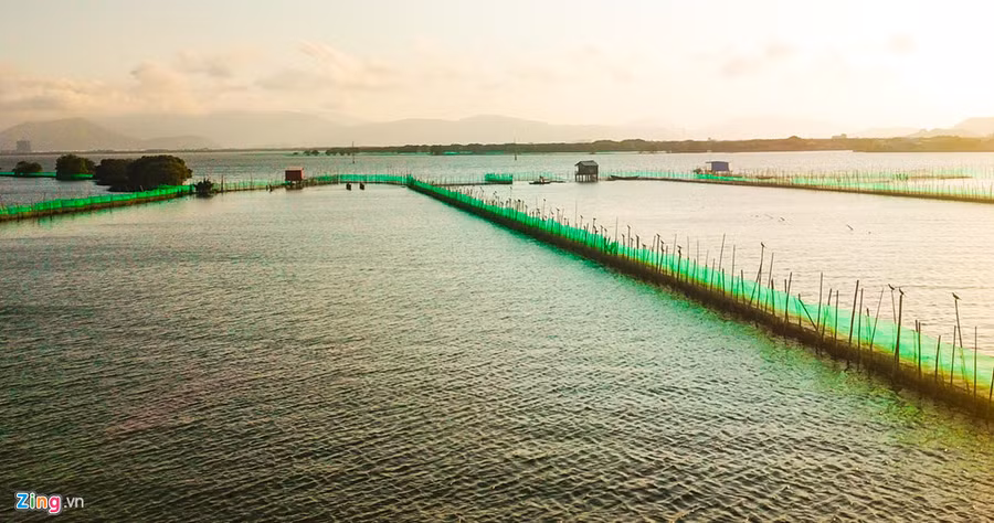  Vài năm gần đây, nhiều đoàn du khách về đây du lịch trải nghiệm cùng với các nghề truyền thống, chiêm ngưỡng 