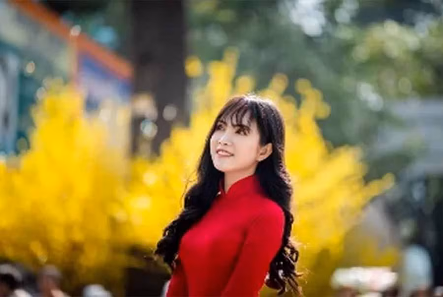 Chia sẻ về điều này Tuyết Nga cho biết: “Em rất hâm mộ chị Ngọc Trinh nhưng em không muốn mọi người biết đến em chỉ như “bản sao” vì có đôi nét giống. Em muốn bản thân mình phải luôn mang màu sắc riêng biệt, không trộn lẫn với bất cứ ai được”. Chia sẻ về điều này Tuyết Nga cho biết: “Em rất hâm mộ chị Ngọc Trinh nhưng em không muốn mọi người biết đến em chỉ như “bản sao” vì có đôi nét giống. Em muốn bản thân mình phải luôn mang màu sắc riêng biệt, không trộn lẫn với bất cứ ai được”.
