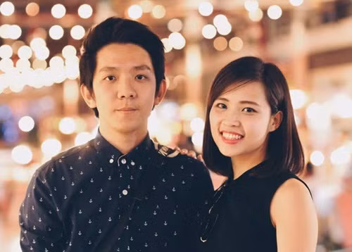 Đôi bạn trẻ quen nhau hai năm trước qua tình huống khá hài hước.