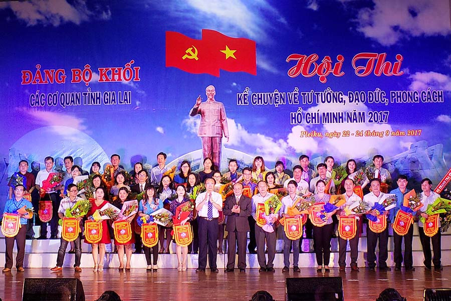 Lãnh đạo Ban Tuyên giáo Tỉnh ủy và các tổ chức cơ sở Đảng trực thuộc Đảng bộ Khối các cơ quan tỉnh dự lễ khai mạc hội thi. Ảnh: T.N Lãnh đạo Ban Tuyên giáo Tỉnh ủy và các tổ chức cơ sở Đảng trực thuộc Đảng bộ Khối các cơ quan tỉnh dự lễ khai mạc hội thi. Ảnh: T.N