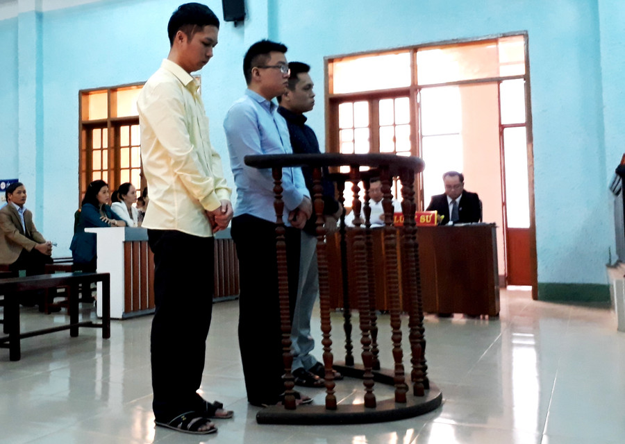 Ba bị cáo tại phiên tòa xét xử. Ảnh: Văn Ngọc  Ba bị cáo tại phiên tòa xét xử. Ảnh: Văn Ngọc