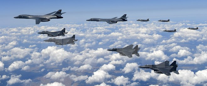 Máy bay B-1B, F-35của Mỹ triển khai tại Hàn Quốc.