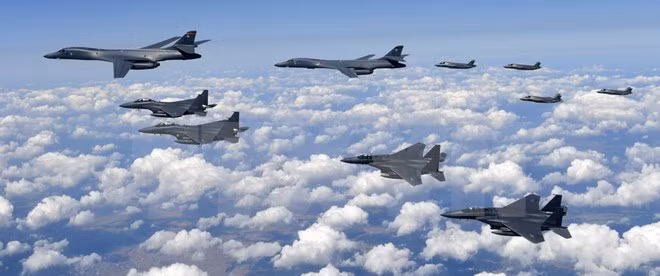 Máy bay B-1B, F-35của Mỹ triển khai tại Hàn Quốc.