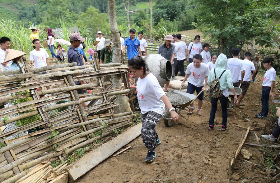 Tham gia nhiều hoạt động ngoại khóa là cách Thái Khánh Linh thử thách bản thân, tích lũy kinh nghiệm sống, làm việc tập thể và giúp đỡ mọi người.