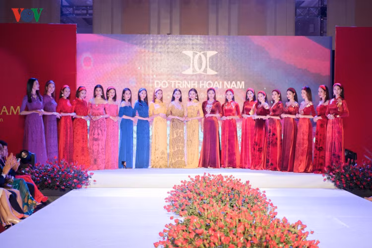  Các mẫu thiết kế trong bộ sưu tập 