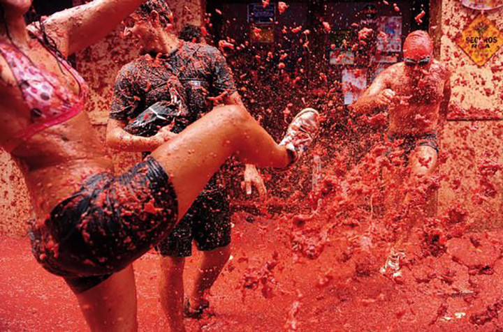 Lễ hội La Tomatina (lễ hội cà chua) – Tây Ban Nha. Lễ hội Cà chua thu hút hàng ngàn người từ khắp nơi tham gia vào 