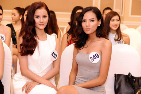 Tuy nhiên, một số người cho rằng quán quân Vietnam’s Next Top Model 2015 trông khác lạ vì phong cách trang điểm. Ảnh: Zing Tuy nhiên, một số người cho rằng quán quân Vietnam’s Next Top Model 2015 trông khác lạ vì phong cách trang điểm. Ảnh: Zing