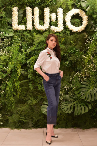 Liu Jo được nhắc đến như là dòng sản phẩm đa dạng về kiểu dáng dành cho mọi lứa tuổi, đáp ứng mọi nhu cầu từ thời trang dạo phố, đi chơi, đi làm, đi tiệc nhẹ hoặc các buổi tiệc sang trọng. 