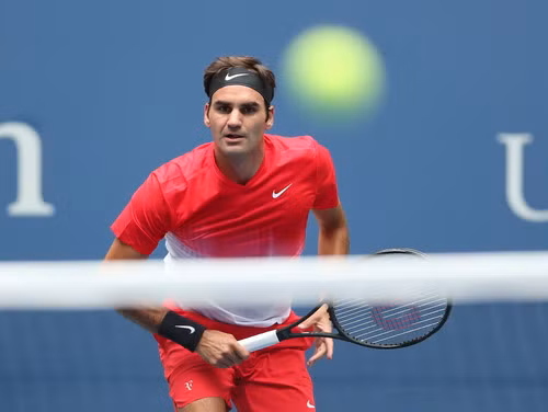 Federer gặp khó khăn 2 trận mở màn