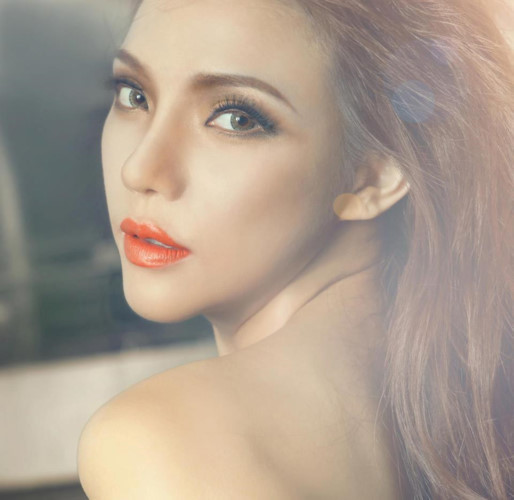 Vẻ đẹp hút hồn của Jenny Lê Nguyễn.  Vẻ đẹp hút hồn của Jenny Lê Nguyễn.