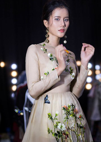 Chia sẻ hình ảnh mũi cao hơn, Hương Ly được cho là đã can thiệp dao kéo để cải thiện nhan sắc. Ảnh: FBNV Chia sẻ hình ảnh mũi cao hơn, Hương Ly được cho là đã can thiệp dao kéo để cải thiện nhan sắc. Ảnh: FBNV