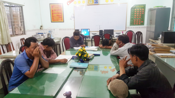 Các đối tượng trong đường dây rút ruột xăng dầu tại cơ quan công an. Các đối tượng trong đường dây rút ruột xăng dầu tại cơ quan công an.