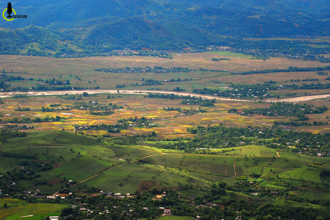 Nổi tiếng bởi sự đa dạng văn hóa, Mường Lò còn là nơi chung sống của 12 dân tộc anh em: Thái, Kinh, Mông, Mường...trong đó người Thái chiếm đa số.