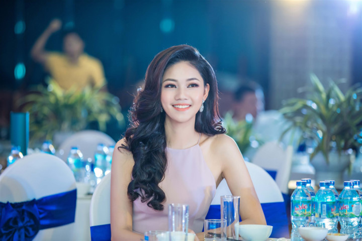 Xuất hiện với nhiều vai trò khác nhau nhưng Thanh Tú vẫn luôn nuôi dưỡng ước mơ thi vào Bộ Ngoại giao. Xuất hiện với nhiều vai trò khác nhau nhưng Thanh Tú vẫn luôn nuôi dưỡng ước mơ thi vào Bộ Ngoại giao.