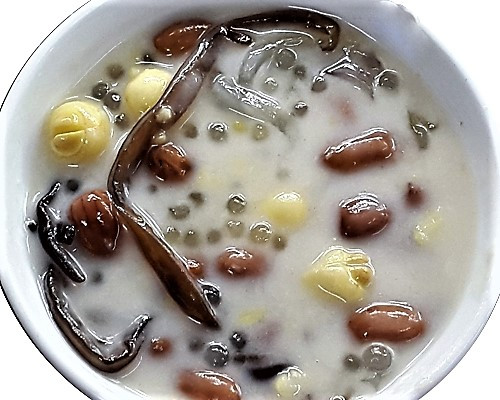 Chén chè thưng thơm ngon  Chén chè thưng thơm ngon