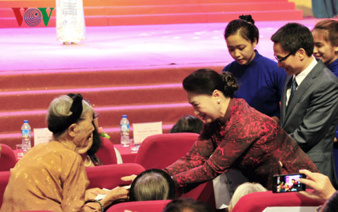 Chủ tịch Quốc hội Nguyễn Thị Kim Ngân dự lễ kỷ niệm Ngày quốc tế người cao tuổi.