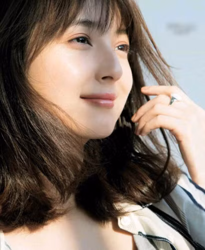 Nozomi Sasaki vừa quay xong phim Ame ga Furu to Kimi wa Yasashii (Tạm dịch: Em thật dịu dàng khi mưa xuống). Cô vào vai người vợ nghiện sex, sống trong cảm giác tội lỗi.