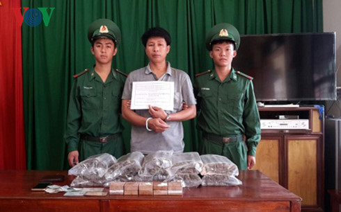 Đối tượng và tang vật tại cơ quan điều tra. Đối tượng và tang vật tại cơ quan điều tra.