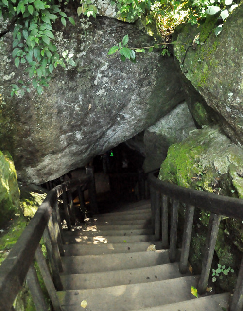 Cửa vào động nhỏ, hẹp nhưng thế giới bên trong lại vô cùng kì vĩ Cửa vào động nhỏ, hẹp nhưng thế giới bên trong lại vô cùng kì vĩ