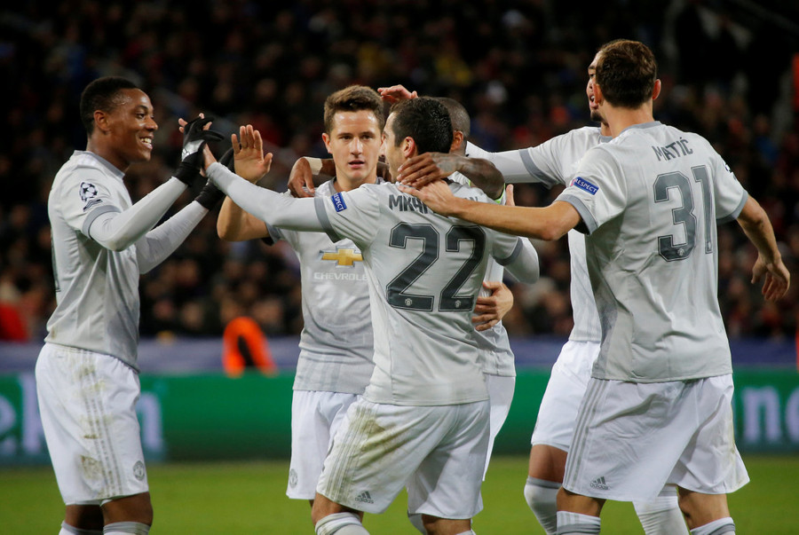 Các cầu thủ M.U giành chiến thắng đậm đà 4-1 trên đất Nga. Ảnh: REUTERS Các cầu thủ M.U giành chiến thắng đậm đà 4-1 trên đất Nga. Ảnh: REUTERS