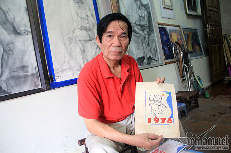 Họa sĩ Trần Từ Thành với một trong những bản vẽ phác thảo đầu tiên