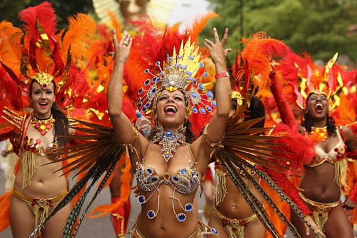 Notting Hill Carnival – Vương quốc Anh. Diễn ra tại London, lễ hội Notting Hill Carnival được tổ chức hàng năm, bắt đầu từ năm 1964 trên các con phố của khu vực Notting Hill, phía tây thủ đô London. Lễ hội này là dịp các cộng đồng người dân vùng châu Phi-Caribe sinh sống tại Anh kỷ niệm các nền văn hóa và bản sắc riêng của mình.
