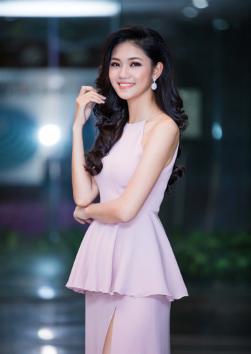 Á hậu Thanh Tú chia sẻ, hiện tại cô chỉ mới vừa đặt một bước chân nhỏ vào lĩnh vực này nên còn rất nhiều điều phải học hỏi, trau dồi. Á hậu Thanh Tú chia sẻ, hiện tại cô chỉ mới vừa đặt một bước chân nhỏ vào lĩnh vực này nên còn rất nhiều điều phải học hỏi, trau dồi.