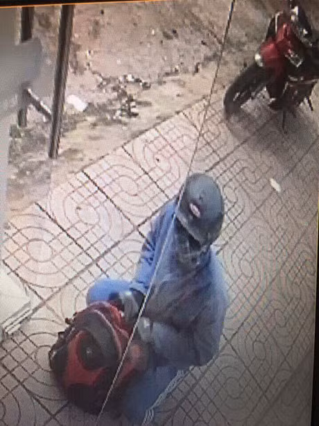 Hình ảnh nghi phạm và chiếc xe máy trích xuất từ camera