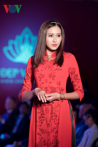 Kỹ thuật dát vàng tinh xảo trên các mẫu thiết kế. Kỹ thuật dát vàng tinh xảo trên các mẫu thiết kế.