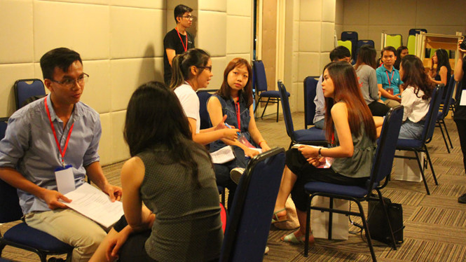 Người trẻ chia sẻ kinh nghiệm làm dự án cộng đồng.